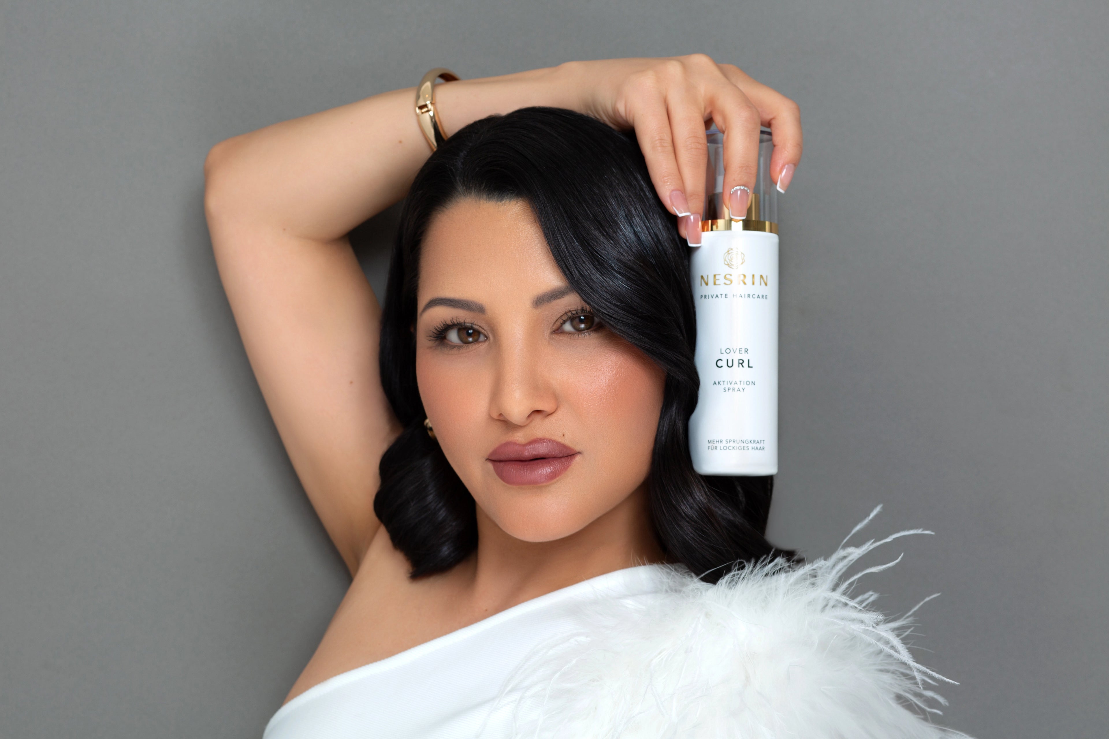 Nesrin Obermeier mit Lover Curl Aktivation Spray